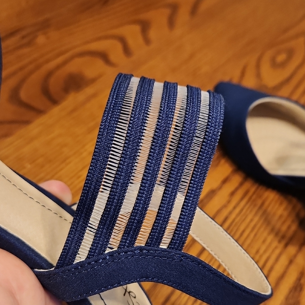Life Stride Navy Blue Heels - Picture 8 of 9